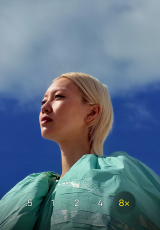 iPhone 17 Proのカメラアプリ。光学ズームを示す0.5倍、1倍、2倍、4倍、8倍の中から8倍が選択されている